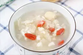 今天给大家带来好吃的银耳莲子燕麦粥图片