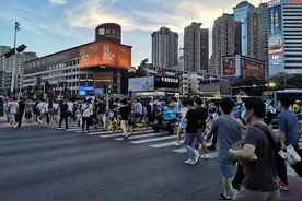 吸引大批年轻人来深圳的原因并不是因为高工资，而是这些图片