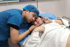 90后妈妈生下龙凤胎，刚要缝合大喊“等一下”，医生哭笑不得图片