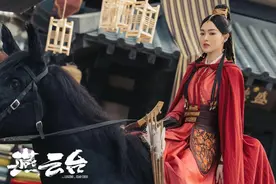 佘诗曼再演反派，不靠黑化妆与唐嫣pk，网友：担心唐嫣被吊打图片