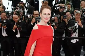 60岁大满贯影后朱丽安·摩尔坦承：她丈夫讨厌她拍摄性爱镜头图片