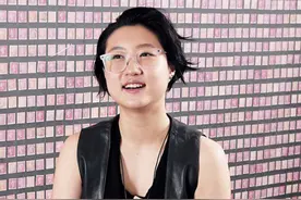 不靠哥哥，不靠爸爸，靠自己拼，小龙女身上散发着爸爸成龙的精神图片