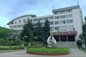 湖北超"壕"图书馆火了！占地2.6万平方米，关键还有神仙颜值图片