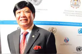 中国锂电池大王钟馨稼：捐美国7000万，忘本负义称中国穷与他无关图片