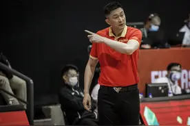 13分钟轰出16分9板！2米22的小将被杜锋点赞，会给更多出场时间图片