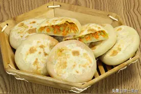 自制薄皮小菜饼，馅料不出水有技巧，外酥里软，做一盘不够吃图片