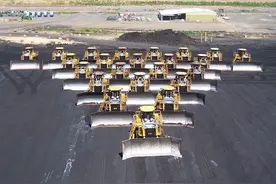 世界上最大的 10 大推土机图片