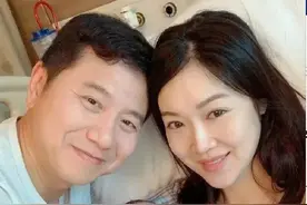 赵薇老公前妻连生3个儿子？图片