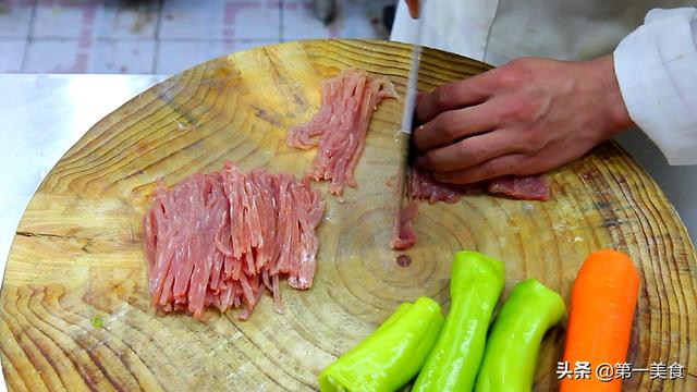 大厨教你做正宗的鱼香肉丝，常见的食材，全程细致的解说