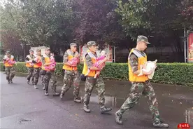 孩子别怕，叔叔带你去“安全点”图片
