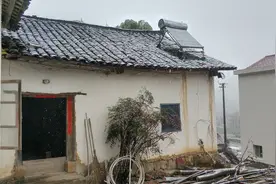 农村人盖楼房洗澡用太阳能热水器好还是电热水器好呢？图片