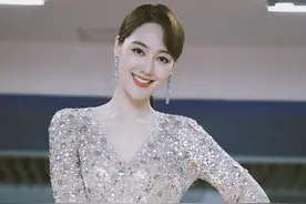 37岁上海美女主持王冠，自曝没对象，大喊：妈妈我一定会结婚的图片