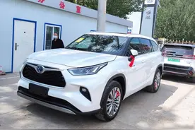 本市第一台混动汉兰达提车！汉兰达老车主谈新老款差异与驾驶感受图片