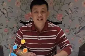 邓亚萍晒全家福为夫庆生，一家3口长太像，15岁儿子高出妈妈半头图片