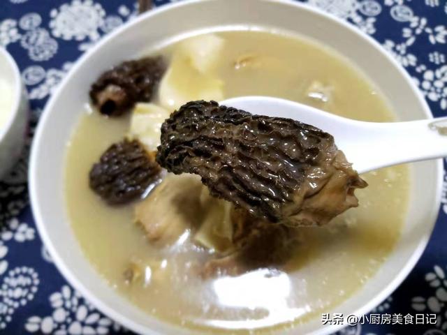 羊肚菌花胶炖排骨的功效 2026年羊肚菌花胶炖排骨的功效与禁忌