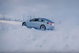 特斯拉热泵，是如何把热量从寒冷的车外偷进车内的？科普热泵原理图片