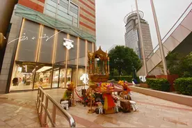 上海唯一有四面佛的商场，就在东方明珠对面，游客还以为到泰国了图片