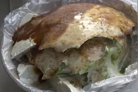 河南夫妻卖地方小吃，一天只做300斤，2小时就卖完图片