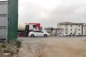 郑州管城区一路口信号灯成摆设 事故频发居民出行提心吊胆图片