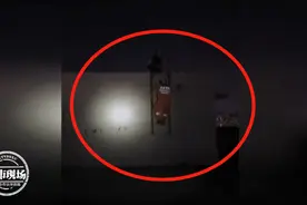 2名女子一时兴起，半夜爬15楼天台拍夜景！结果下不来了图片