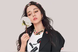 迪丽热巴到底有多美？但许多男星都觉得她太重，说她重得抱不起来图片