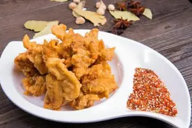 炸酥肉，用淀粉还是面粉？都错了，教你做法，外酥里嫩，久放不皮图片