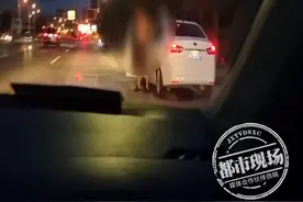 太揪心！女孩被筷子扎入喉咙3公分，父亲吓得手足无措图片