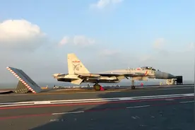 60架对49架，西太中国双航母对比美国五代机航母，谁更胜一筹？图片