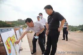 管理年主持召开专题会议研究广西经贸职业技术学院新校区建设并率队实地考察五合新校址图片