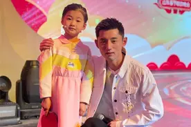 泰安7岁女孩与世界冠军张继科同台“对决”″小小福原爱″李依依收到新春“专属礼物”图片
