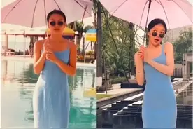 ​女儿晒“一模一样”母女照，同款衣服同样姿势，网友：妈妈完胜图片