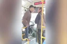 公交司机高分贝脏话辱骂乘客 乘客抱怨关门太快被骂还被打视频封面