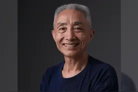 疯狂捞金的老教授，打了谁的脸？图片