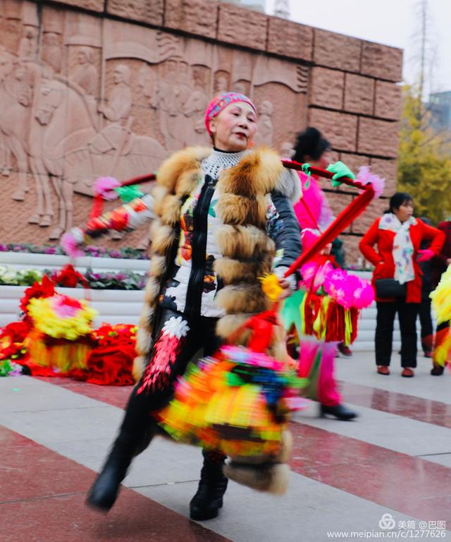 高手在民间，演出自娱自乐，洛阳周王城广场民间曲艺乐园