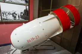 中国试爆最强氢弹，30吨国产轰炸机空投核弹，200辆坦克全部融化视频封面