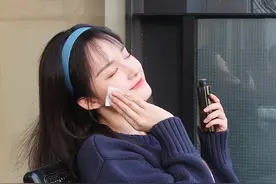睡前能坚持4个习惯的女人，皮肤会越来越干净细腻，素颜也好看图片