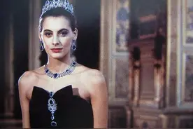 法国“香妃”优雅美丽，63岁被评“全球最性感”女性，有何魅力图片