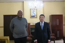 驻莱索托大使拜会莱国王莱齐耶三世图片