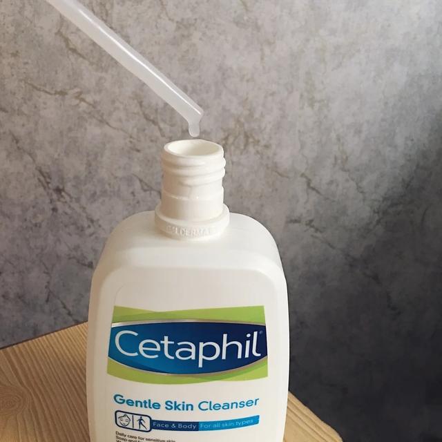 皂基和氨基酸洗面奶有何不同？大多数人不知道，怪不得长痘还过敏