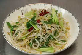 炒豆芽，什么时候放醋是关键，不少人搞错，难怪豆芽不脆还出水图片