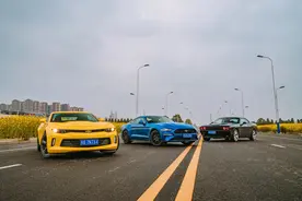 美国往事重现，集齐Mustang、科迈罗、挑战者血战街头图片