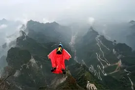 天门山意外身亡的翼装女孩儿让我们深思，应该如何追求极限？图片