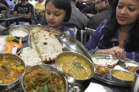 万物皆可“咖喱”，看完印度人的一日三餐，中国网友：难以下咽图片