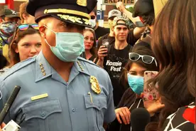 美国“黑人之死”4名涉事警察被解职 警察局长：因其行为违背人性图片