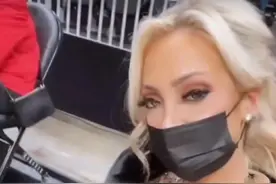 女球迷解释与詹姆斯冲突原因，因，让我老公不舒服，我就要干他图片