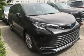 21款丰田塞纳实车曝光！唯一带腿托的一款塞纳，顶配版功能最实用图片