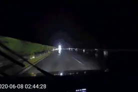 视频曝光！福州雨夜高速这一幕，让他心有余悸图片