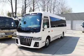 丰田车“超大号埃尔法”亮相，新一代考斯特实车，这确定是客车？图片