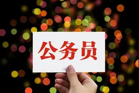 27岁未婚女公务员，跟关系稳定的男友同居，有必要跟同事说吗？图片