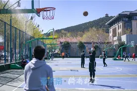 山东省体运动场地恢复开放 打球跑步无需提前预约图片
